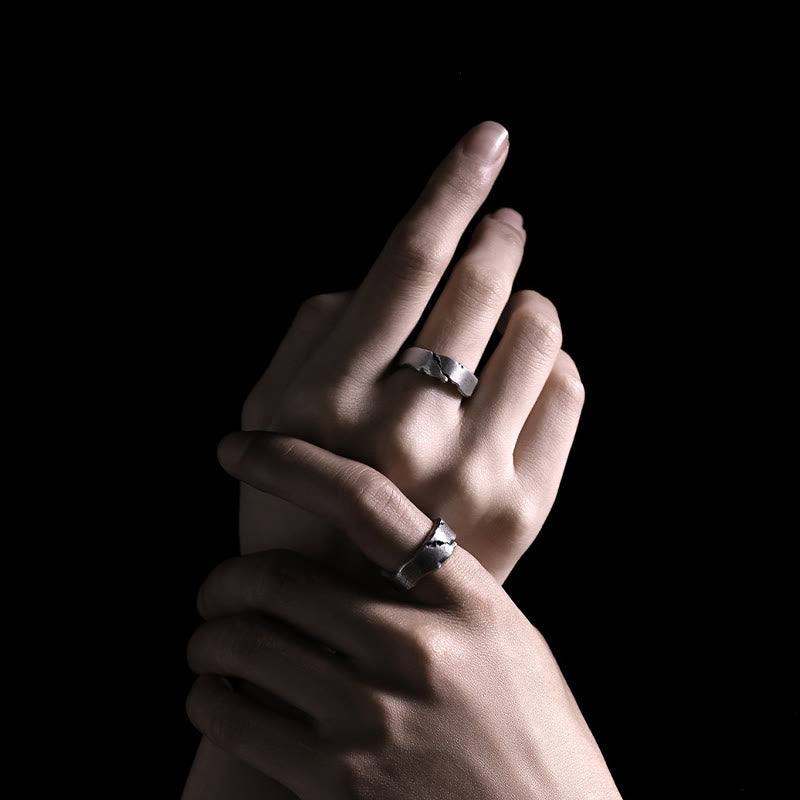 WorldNorse Handgefertigter Manschettenring aus 999er Silber mit Rissmuster - image 8