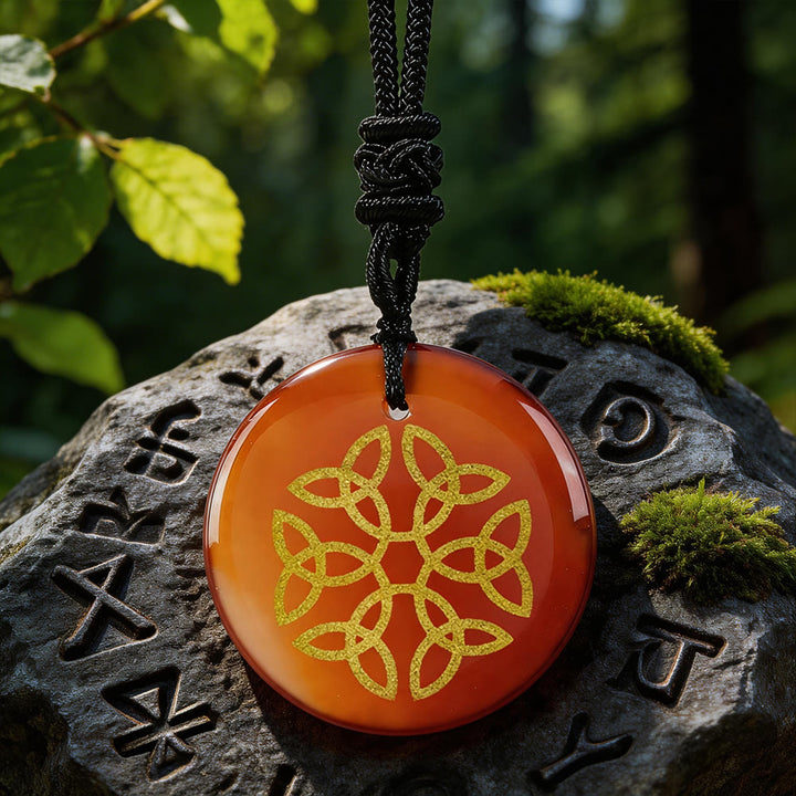 WorldNorse Triquetra Kristallkette mit Blumenknoten - Roter Achat - image 8