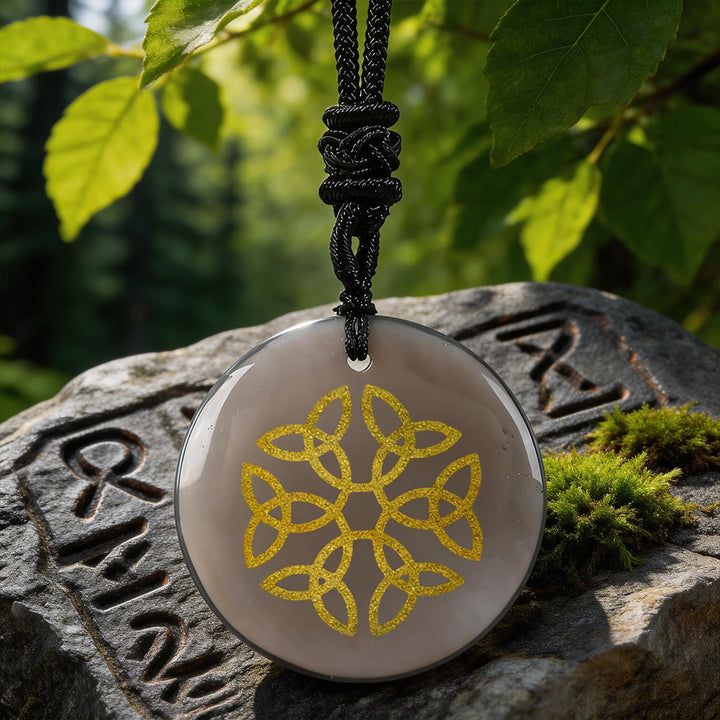 WorldNorse Triquetra Kristallkette mit Blumenknoten - Klarer Achat - image 10