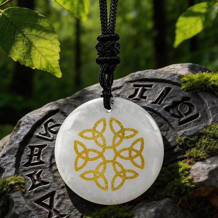 WorldNorse Triquetra Kristallkette mit Blumenknoten - Klarer Quarz - image 6