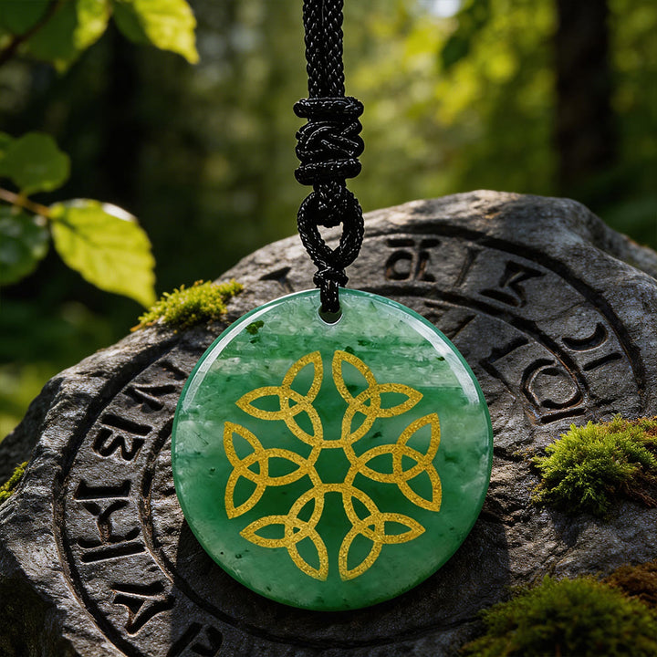 WorldNorse Triquetra Kristallkette mit Blumenknoten - Grüner Aventurin - image 3