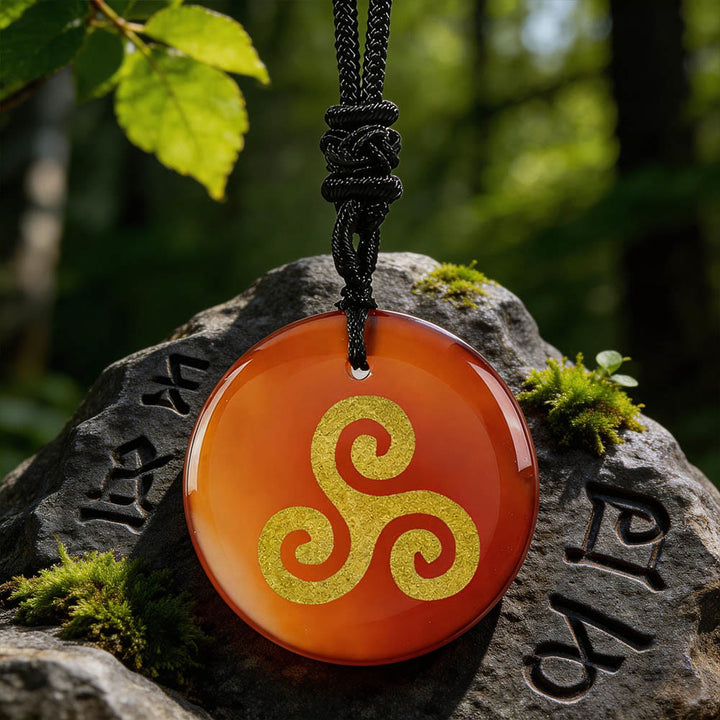 WorldNorse Triskelion Spiralknoten-Kristallkette - Roter Achat - image 8