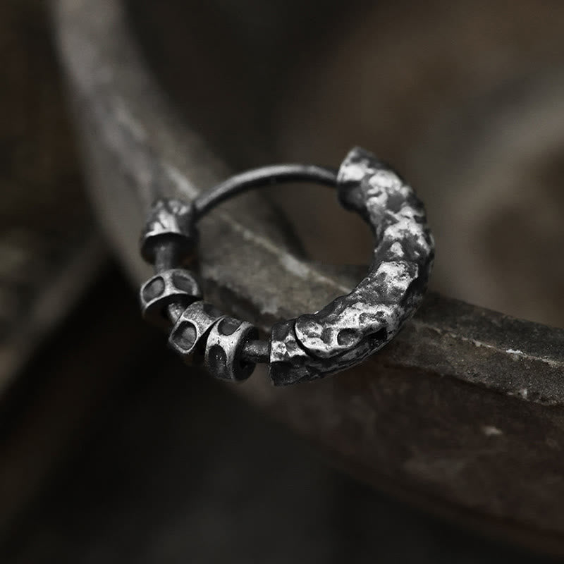 WorldNorse Handgefertigte Ohrringe aus 999er Silber, gehämmert und robust - image 3