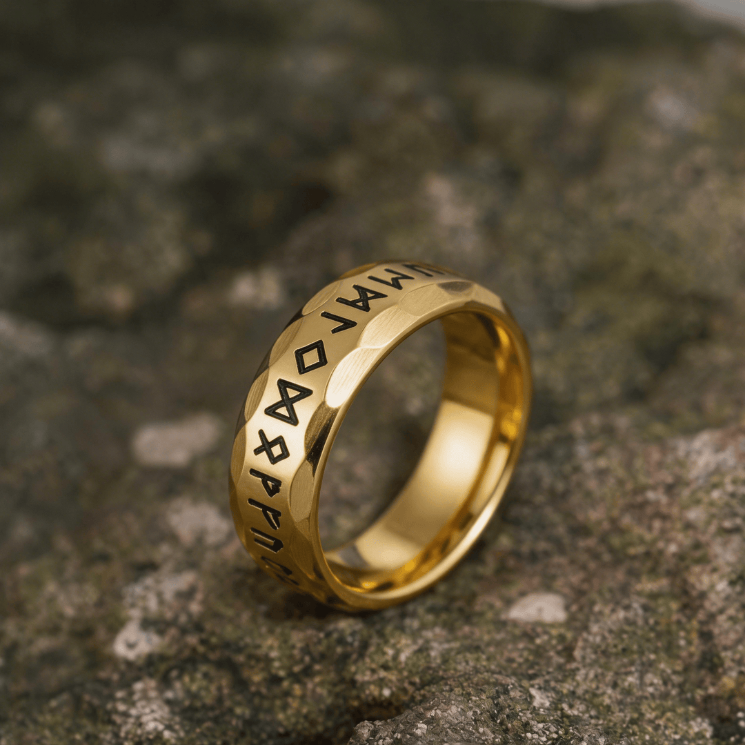 WorldNorse Gehämmerter Futhark-Runen-Wikinger-Amulettring - Gold - 70mm - image 14