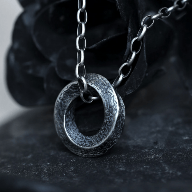 Handgefertigte Möbiusband-Halskette aus 999er Silber von WorldNorse - image 6