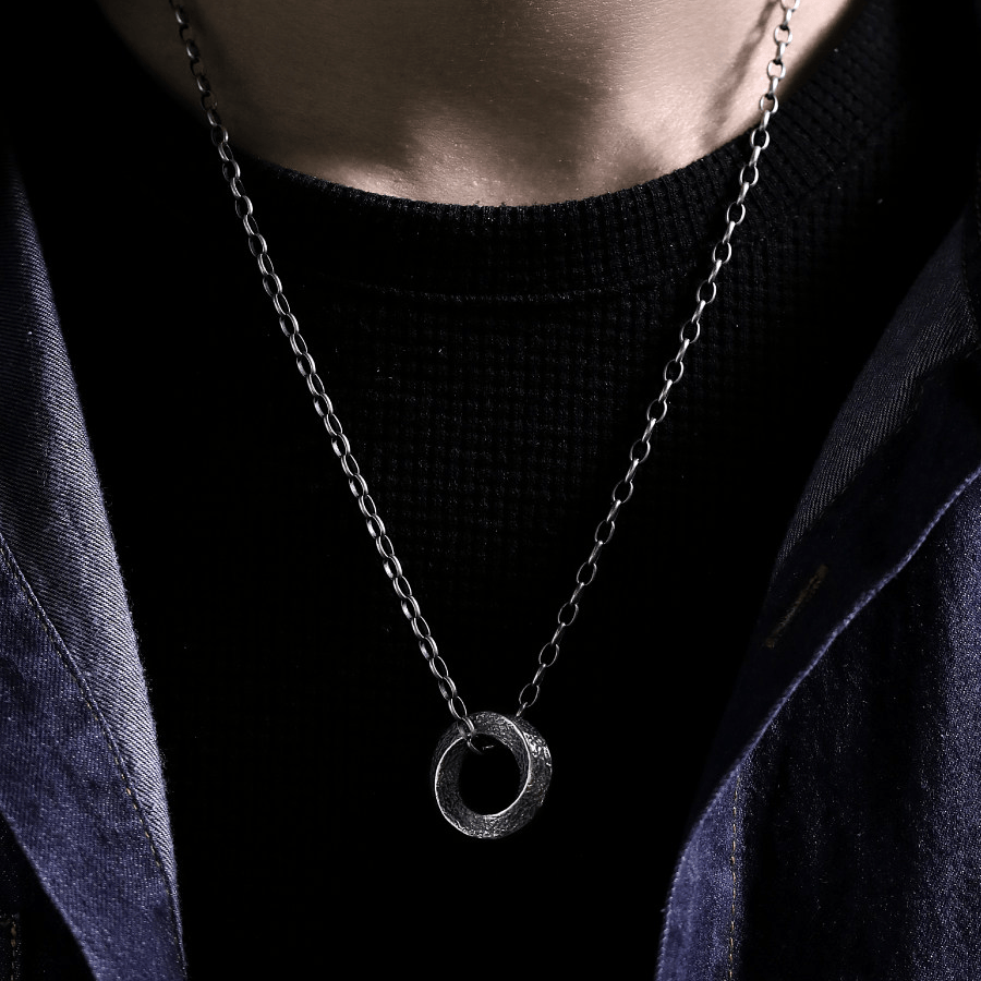 Handgefertigte Möbiusband-Halskette aus 999er Silber von WorldNorse - image 2