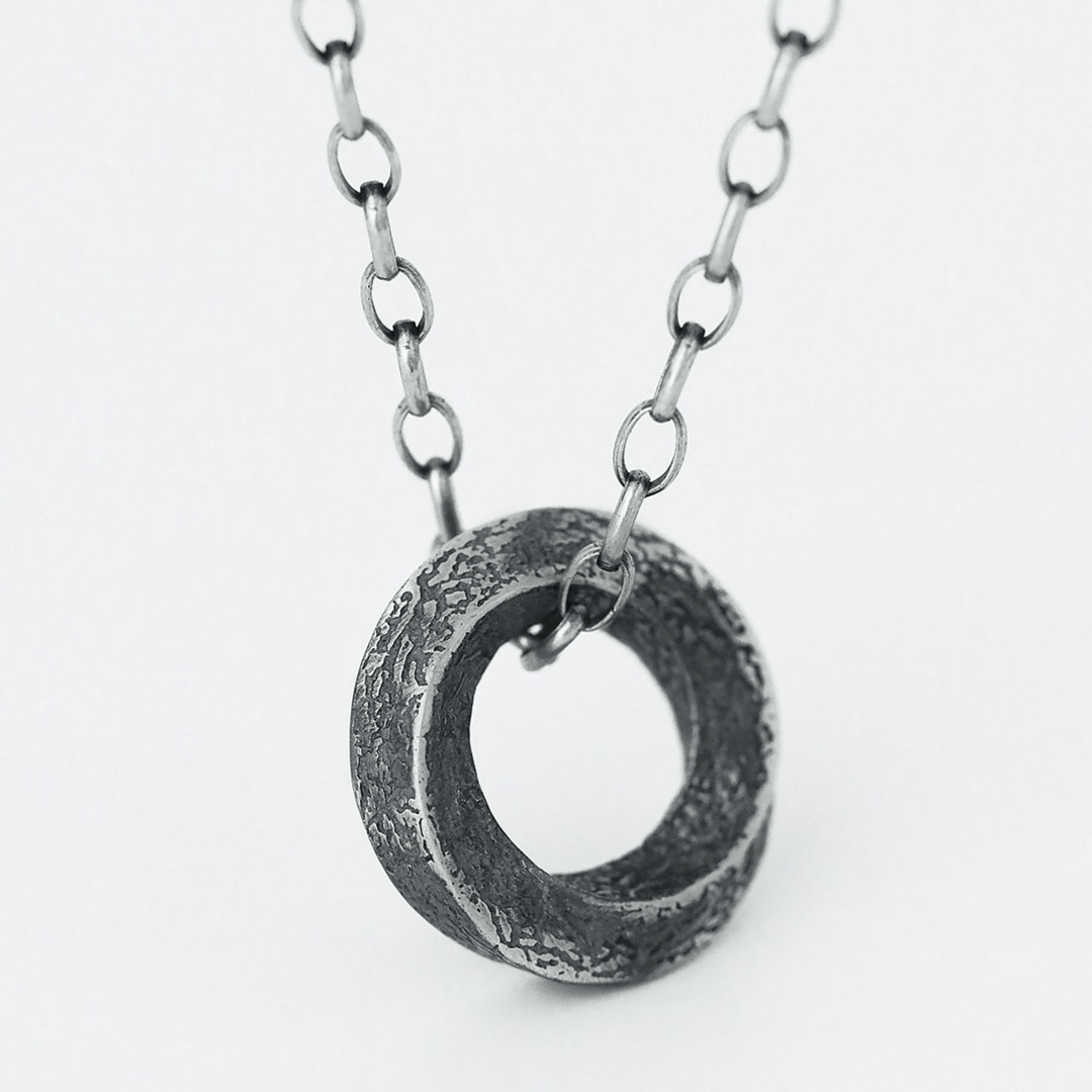 Handgefertigte Möbiusband-Halskette aus 999er Silber von WorldNorse - 55 cm lange Silberkette - image 3