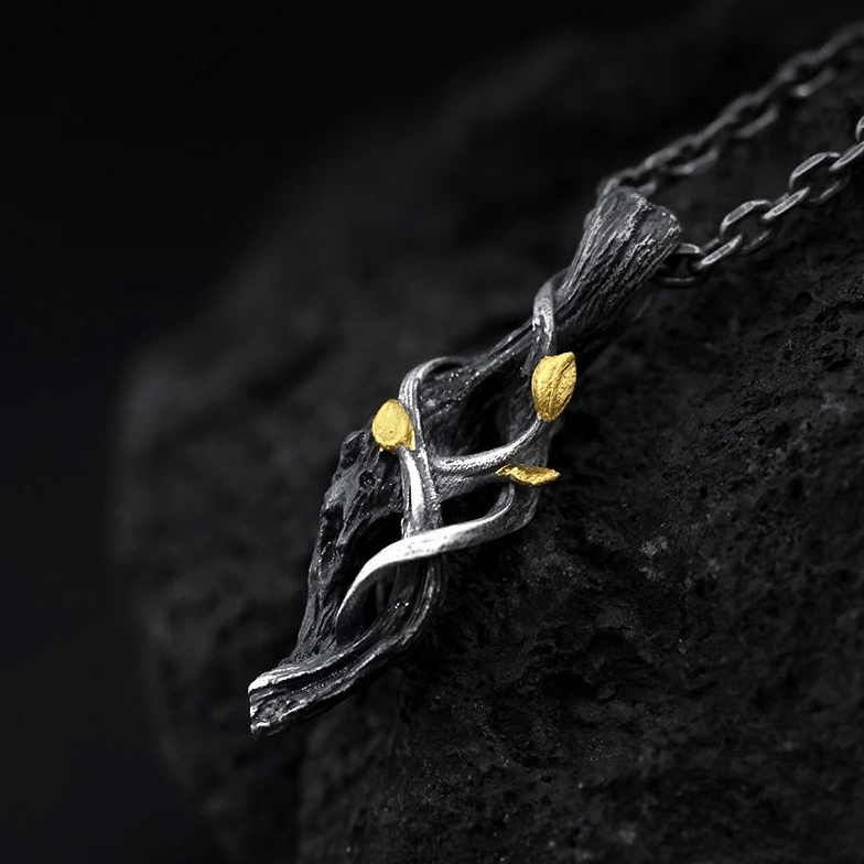 Handgefertigte Halskette aus 999er Silber mit gedrehten Ranken und Blattgold von WorldNorse - image 4
