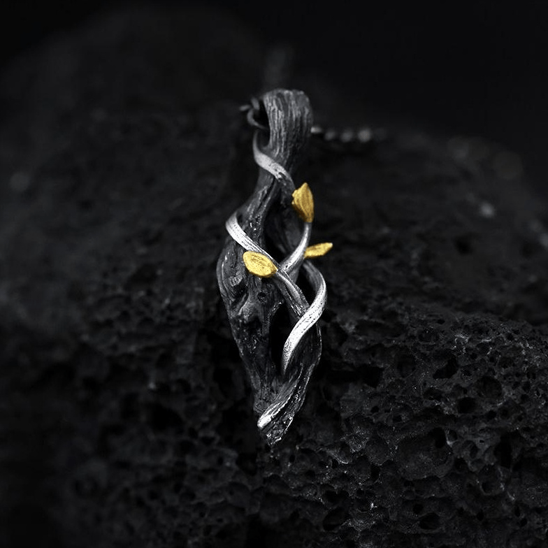 Handgefertigte Halskette aus 999er Silber mit gedrehten Ranken und Blattgold von WorldNorse - image 5