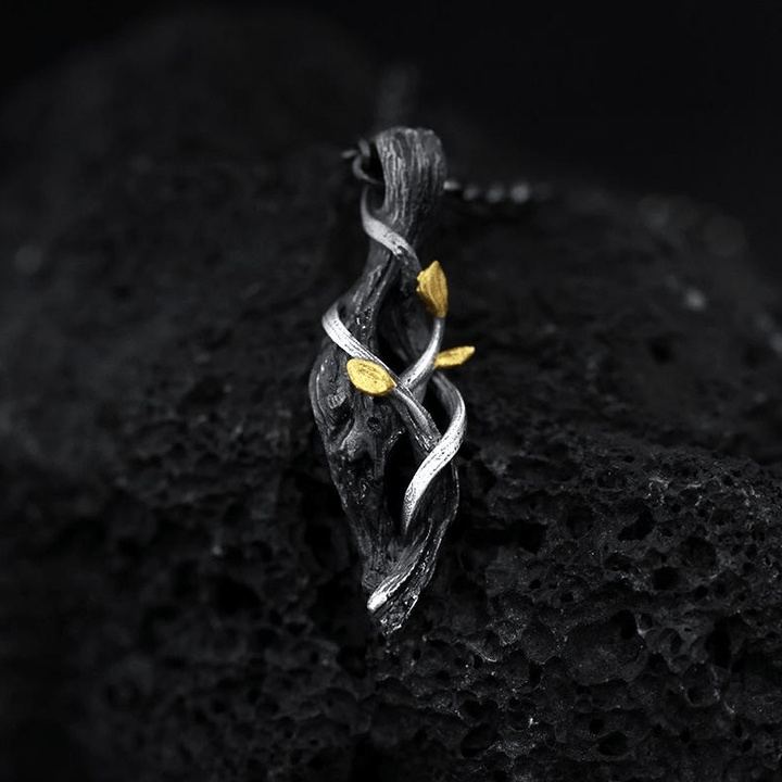 Handgefertigte Halskette aus 999er Silber mit gedrehten Ranken und Blattgold von WorldNorse - image 5
