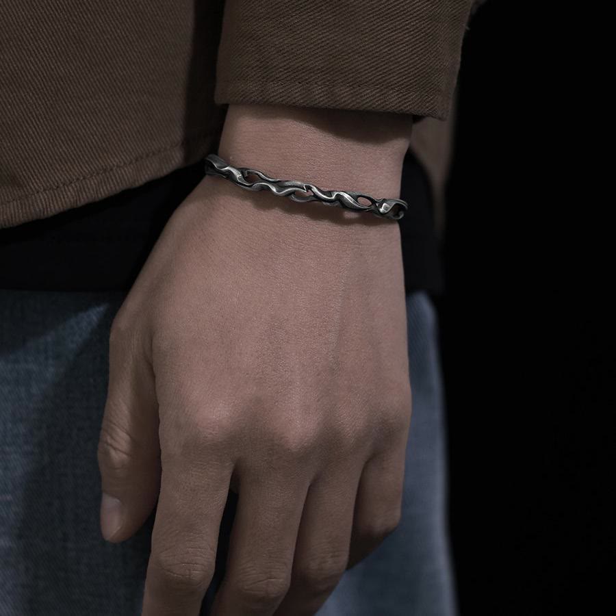 WorldNorse Handgefertigtes Armband aus 999er Silber mit gedrehter Flammenform und Hohlprofil - image 1