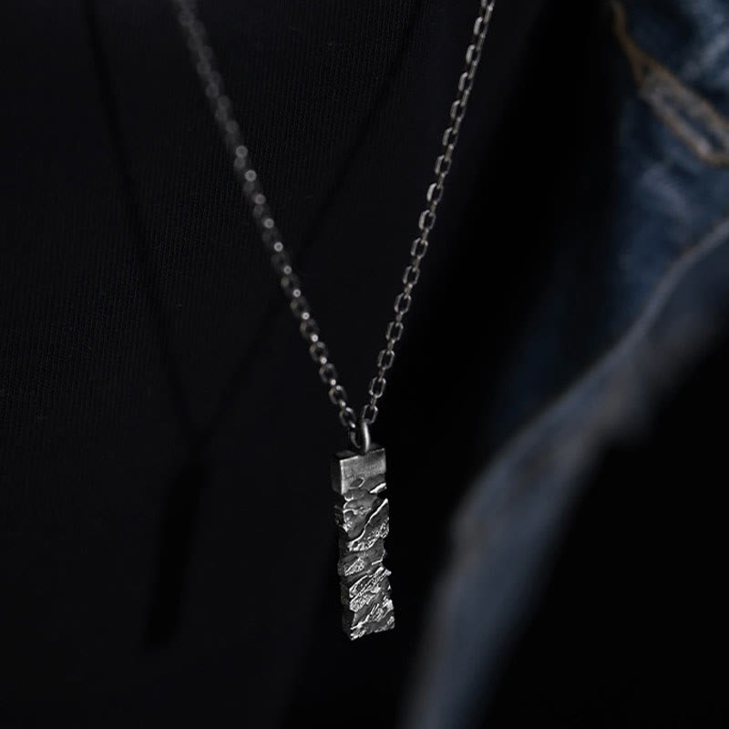 Handgefertigte Halskette aus 999er Silber mit rissiger Bergstruktur von WorldNorse - image 8