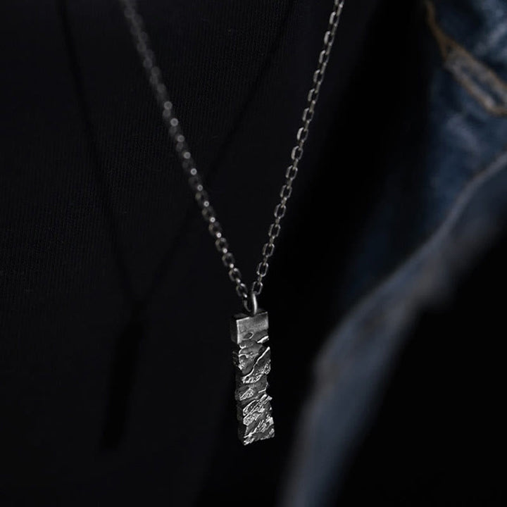 Handgefertigte Halskette aus 999er Silber mit rissiger Bergstruktur von WorldNorse - image 8