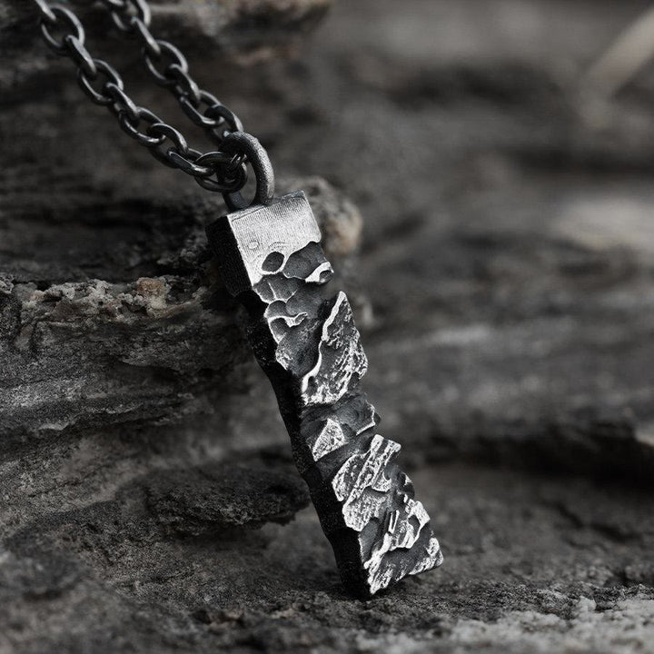 Handgefertigte Halskette aus 999er Silber mit rissiger Bergstruktur von WorldNorse - image 4