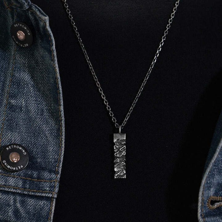 Handgefertigte Halskette aus 999er Silber mit rissiger Bergstruktur von WorldNorse - image 10