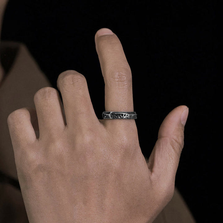 WorldNorse Handgefertigter Vintage-Ring aus 999er Silber mit geometrischem Hammerschlagmuster - image 7
