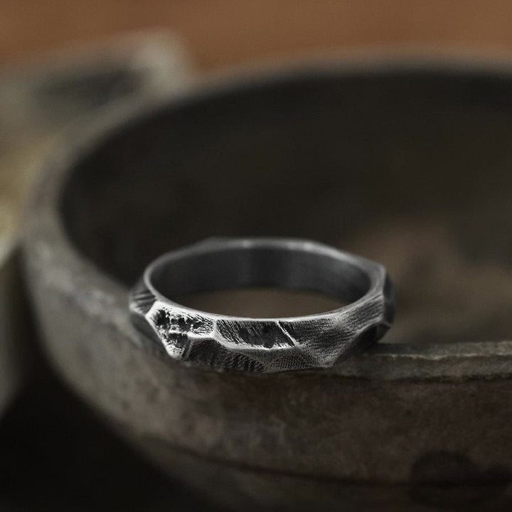WorldNorse Handgefertigter Vintage-Ring aus 999er Silber mit geometrischem Hammerschlagmuster - image 4