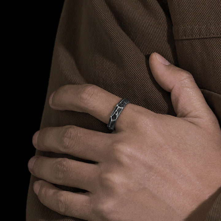 WorldNorse Handgefertigter Vintage-Ring aus 999er Silber mit geometrischem Hammerschlagmuster - image 8