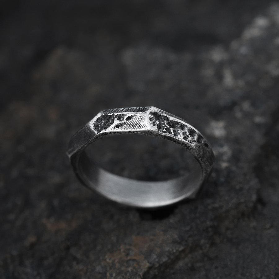 WorldNorse Handgefertigter Vintage-Ring aus 999er Silber mit geometrischem Hammerschlagmuster - 65mm - NEIN DANKE - image 0