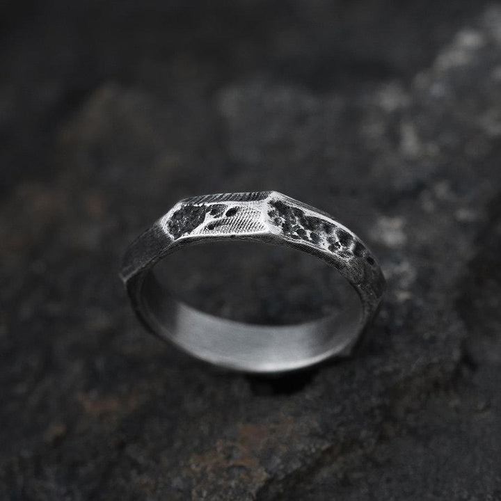 WorldNorse Handgefertigter Vintage-Ring aus 999er Silber mit geometrischem Hammerschlagmuster - 65mm - NEIN DANKE - image 0