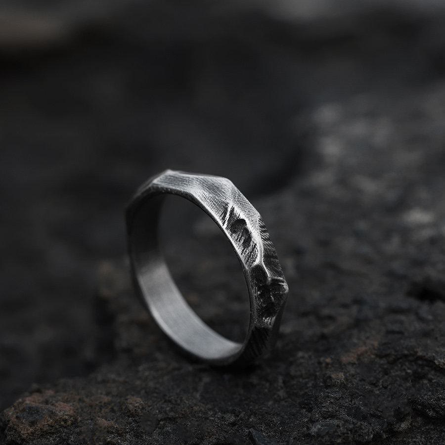 WorldNorse Handgefertigter Vintage-Ring aus 999er Silber mit geometrischem Hammerschlagmuster - image 2