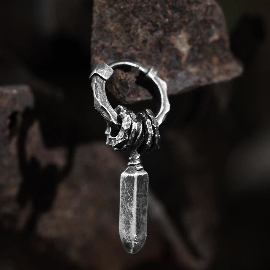 Handgefertigte Ohrringe aus 999er Silber mit Damokles-Schwert-Motiv von WorldNorse - image 2
