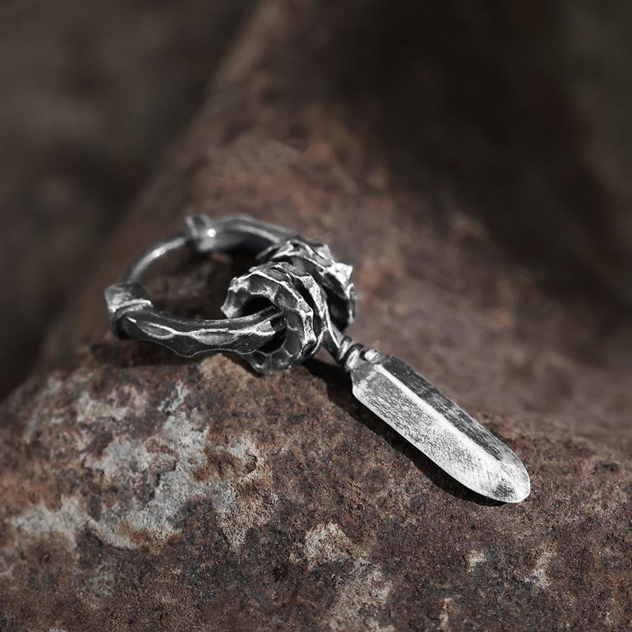 Handgefertigte Ohrringe aus 999er Silber mit Damokles-Schwert-Motiv von WorldNorse - image 3