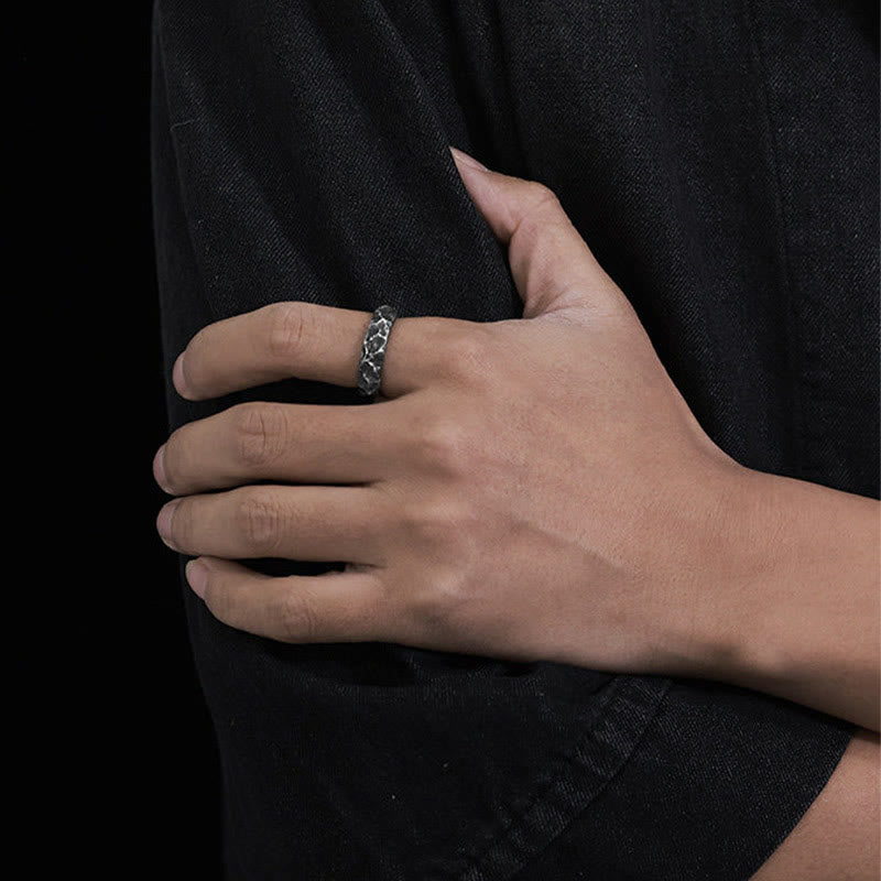 WorldNorse Handgefertigter Ring aus 999er Silber mit antikisiertem Bergkamm-Design - image 6