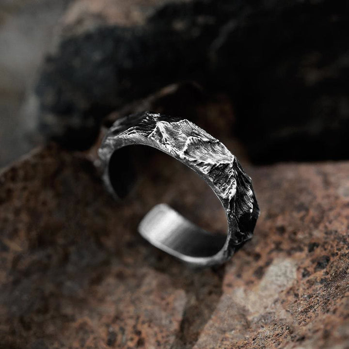 WorldNorse Handgefertigter Ring aus 999er Silber mit antikisiertem Bergkamm-Design - image 2