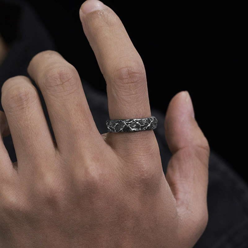 WorldNorse Handgefertigter Ring aus 999er Silber mit antikisiertem Bergkamm-Design - image 7