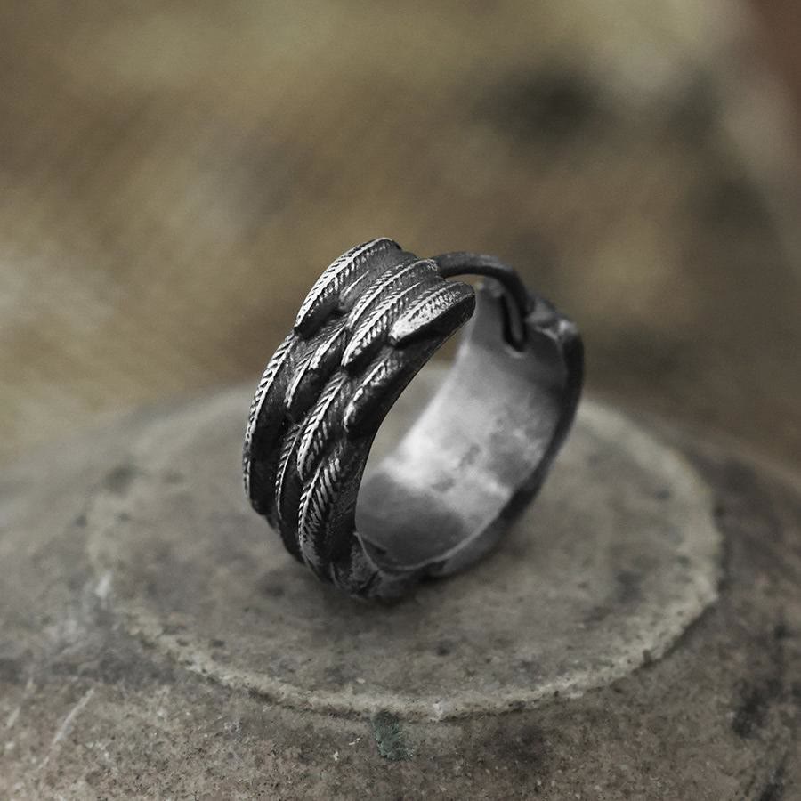 WorldNorse Handgefertigte Ohrringe aus 925er Silber mit mehrlagigem Federmotiv - image 4