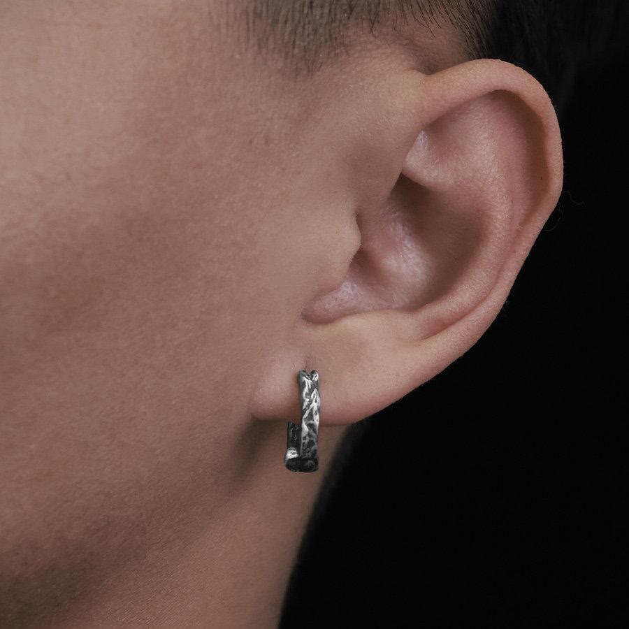 WorldNorse Handgefertigte Ohrringe aus 925er Silber mit Rissmuster - image 1