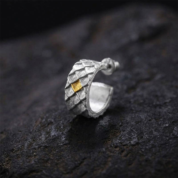 WorldNorse Handgefertigte Ohrringe aus 999er Silber mit Drachenschuppenmuster - Ein Paar - Weiß - image 6