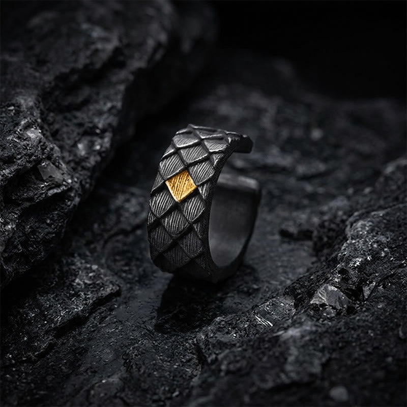 WorldNorse Handgefertigte Ohrringe aus 999er Silber mit nordischem Wyrm-Motiv und umgekehrter Schuppenform - image 2