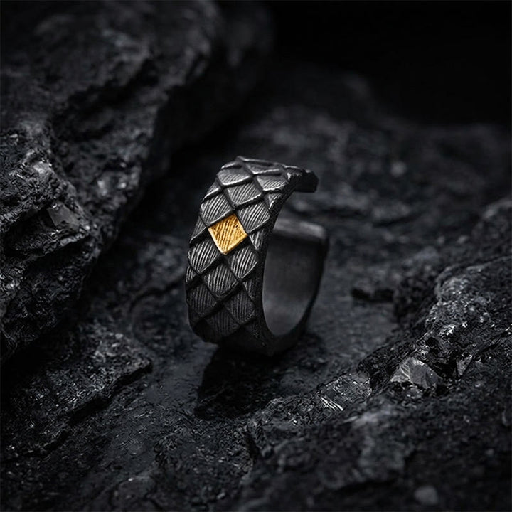 WorldNorse Handgefertigte Ohrringe aus 999er Silber mit nordischem Wyrm-Motiv und umgekehrter Schuppenform - image 2