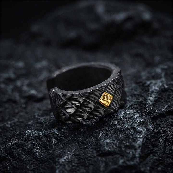 WorldNorse Handgefertigte Ohrringe aus 999er Silber mit nordischem Wyrm-Motiv und umgekehrter Schuppenform - image 3