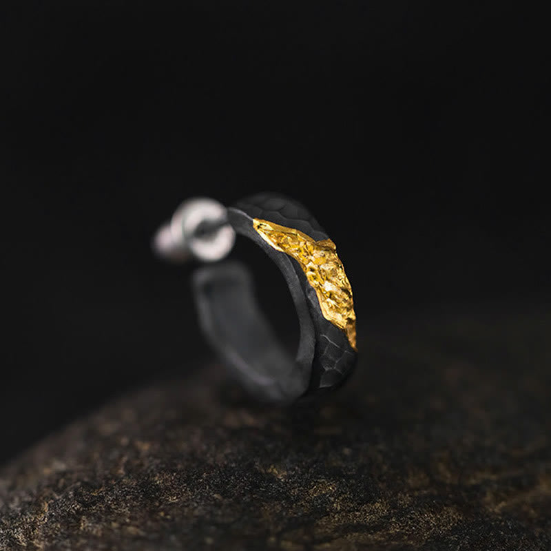 WorldNorse Handgefertigte Ohrringe aus 999er Silber mit gehämmertem Goldadermuster - image 4