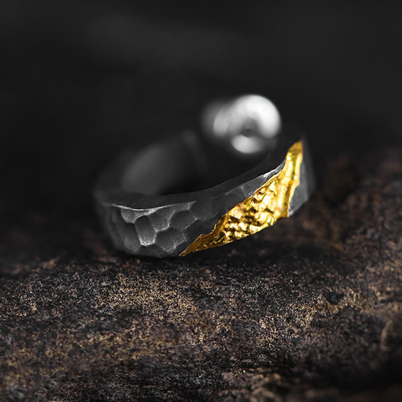 WorldNorse Handgefertigte Ohrringe aus 999er Silber mit gehämmertem Goldadermuster - image 5