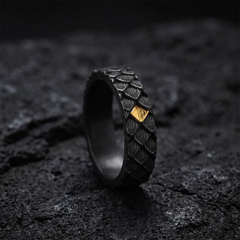 WorldNorse Handgefertigter Ring aus 999er Silber mit geprägtem Drachenschuppenmuster und Goldeinlage - image 2