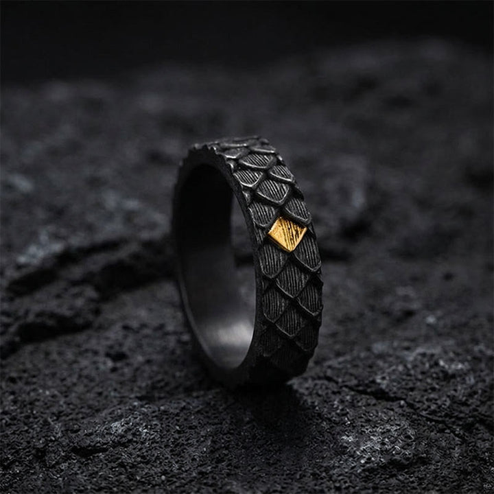 WorldNorse Handgefertigter Ring aus 999er Silber mit geprägtem Drachenschuppenmuster und Goldeinlage - image 2