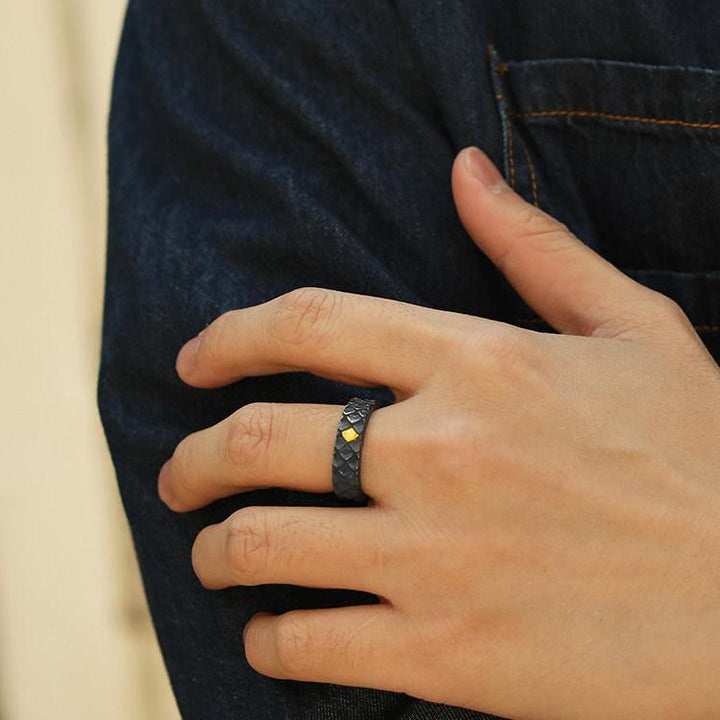 WorldNorse Handgefertigter Ring aus 999er Silber mit geprägtem Drachenschuppenmuster und Goldeinlage - image 6