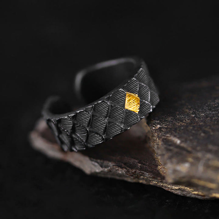WorldNorse Handgefertigter offener Ring aus 999er Silber mit geprägtem Drachenschuppenmuster und Goldeinlage - image 3