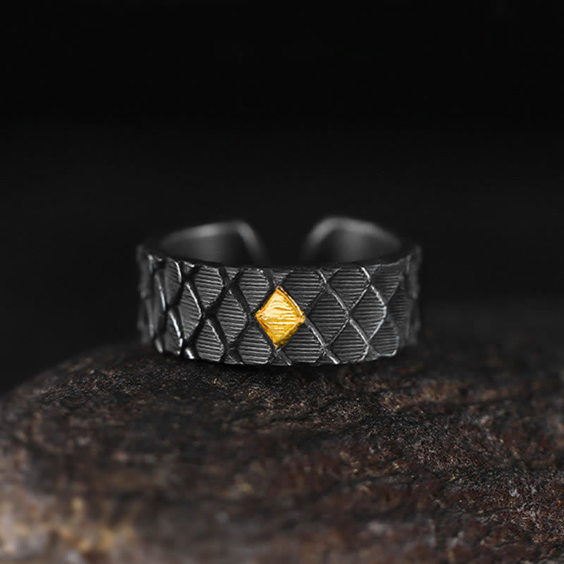WorldNorse Handgefertigter offener Ring aus 999er Silber mit geprägtem Drachenschuppenmuster und Goldeinlage - image 2