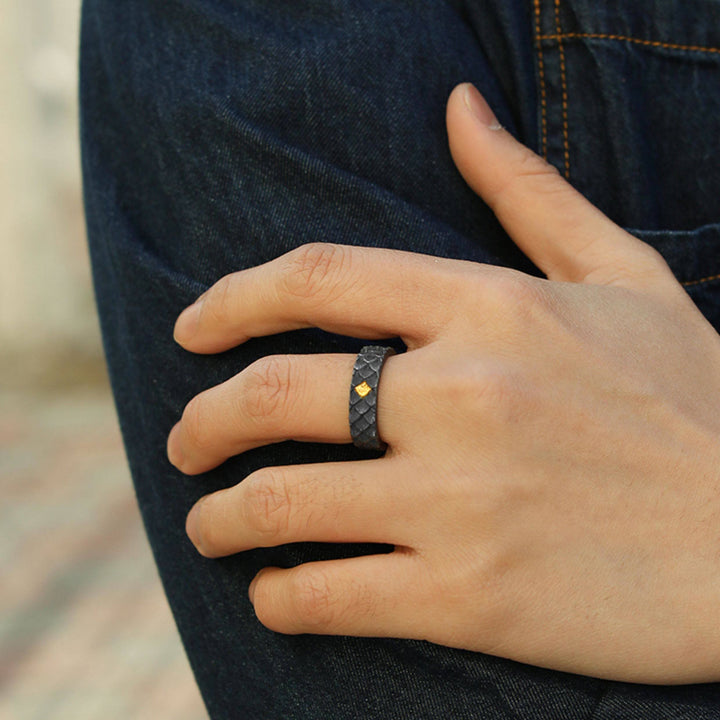 WorldNorse Handgefertigter offener Ring aus 999er Silber mit geprägtem Drachenschuppenmuster und Goldeinlage - image 8